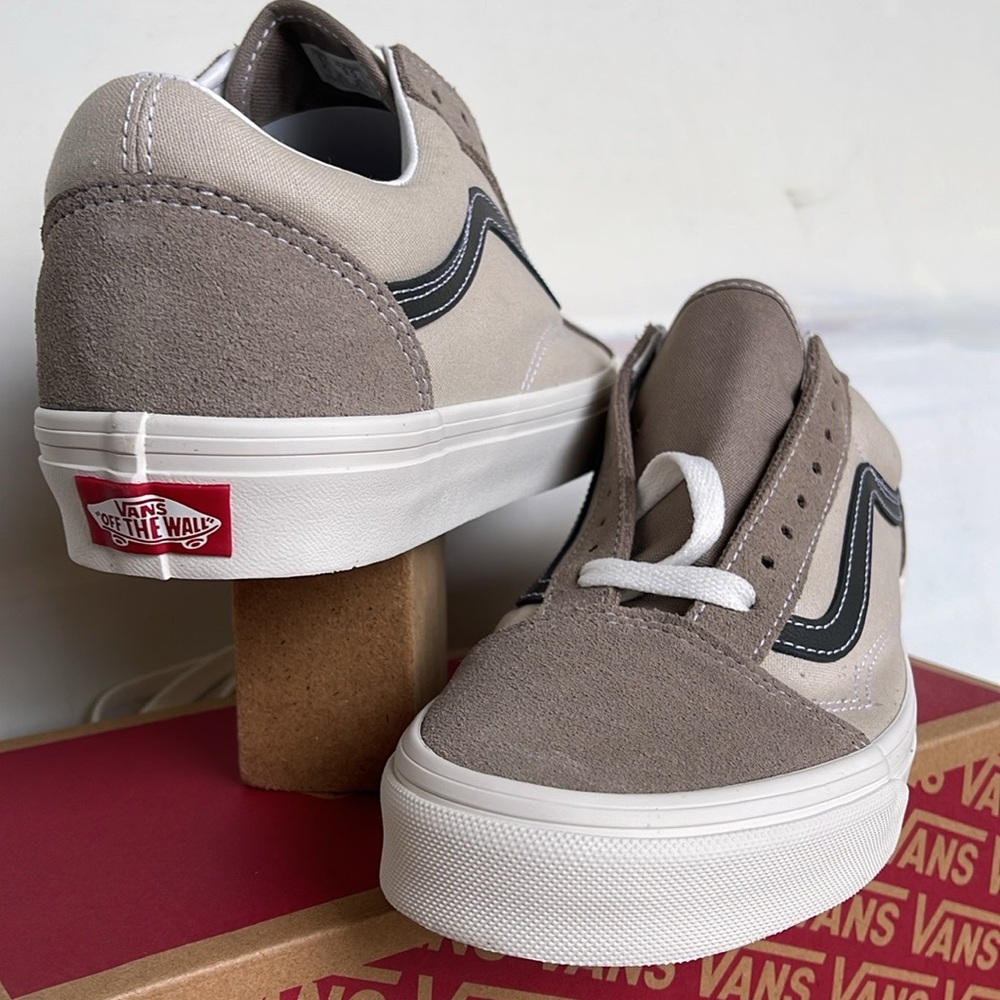 Vans WMNS Old Skool Earth Tones Moon Rock
VN0007NTCH8
Sneakers - Picture 8 of 16